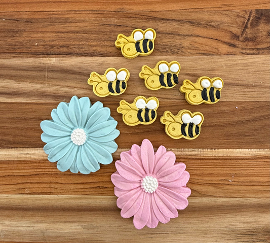 Artisan Marguerite Daisy| Goat Milk Based | Crunchy | 4ct | Assorted Designs