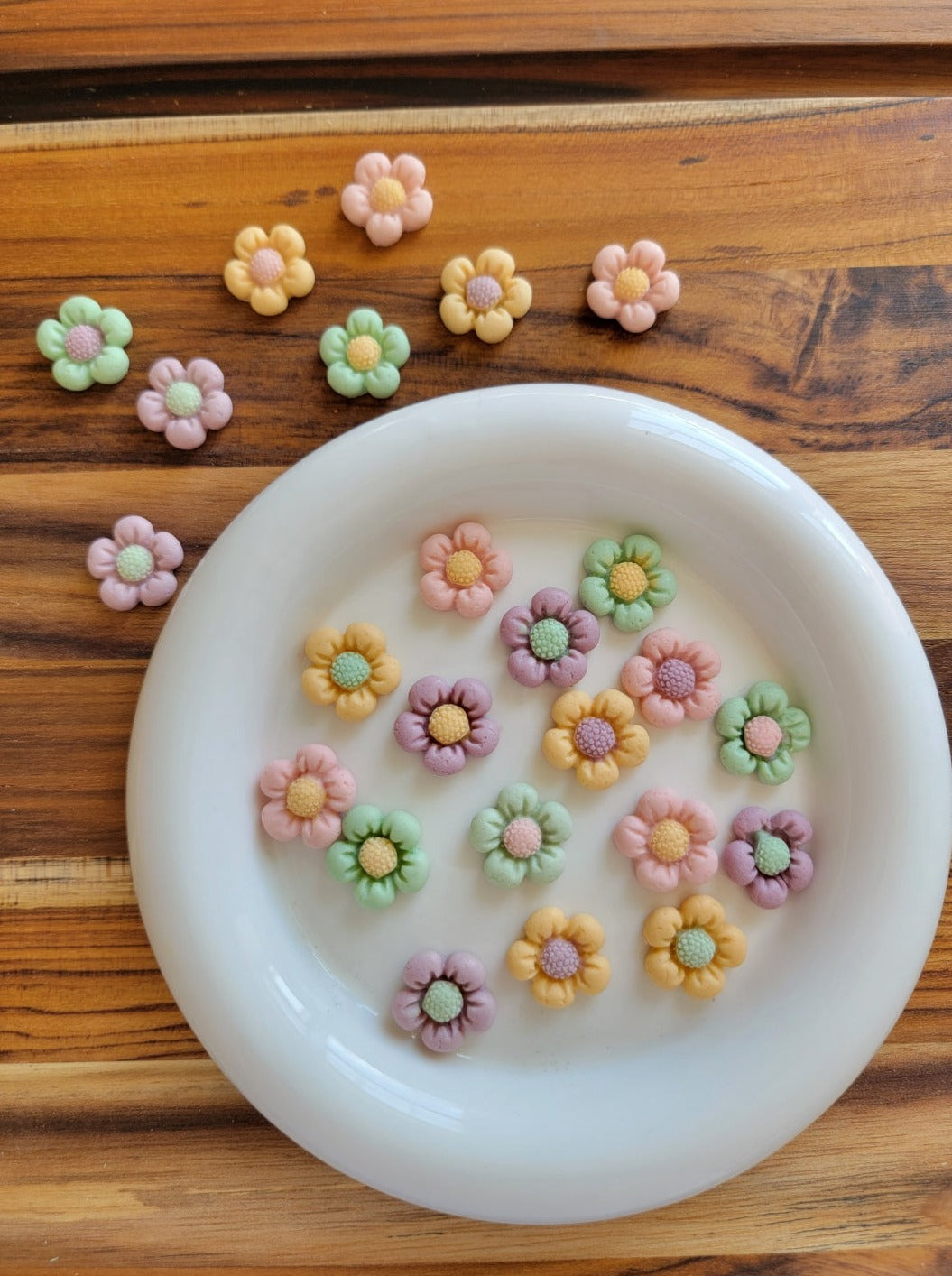 Mini Flower Candy| Enrichment & Topper | Goat Milk Based |Crunchy | 32ct | Assorted Designs
