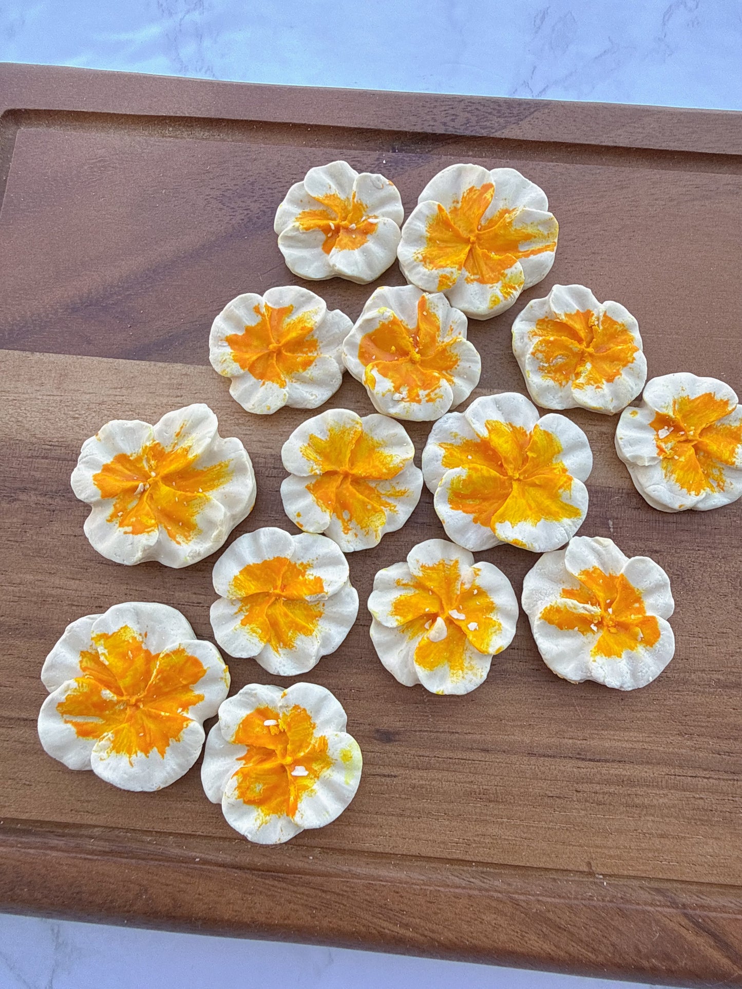 Pua (Hawaiian) Flower Mix | Goat Milk Based | Crunchy | Assorted Sizes | 70g/2.47 oz