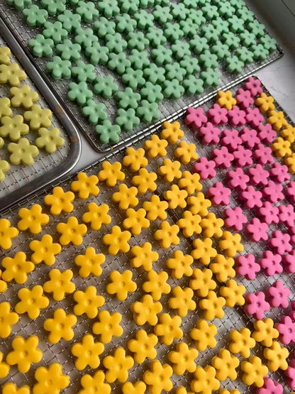 Blossom Delights Mix | Goat Milk Based | Crunchy | Assorted Colors | 1.8oz/50g (~26ct)