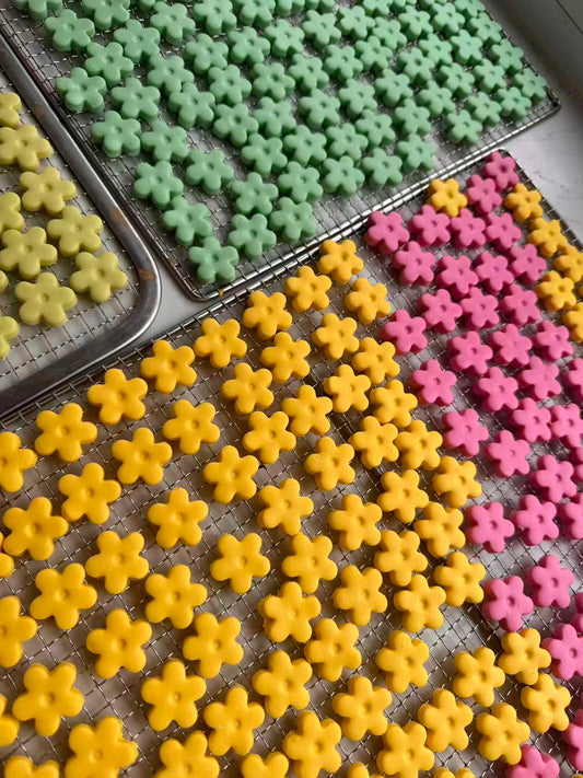 Blossom Delights Mix | Goat Milk Based | Crunchy | Assorted Colors | 1.8oz/50g (~26ct)