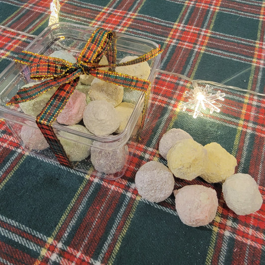 Pastel Coconut Snowball Christmas Gift Box, Pet Meat Cookies, For Dogs Only, 3.5oz/100g (15-17ct)