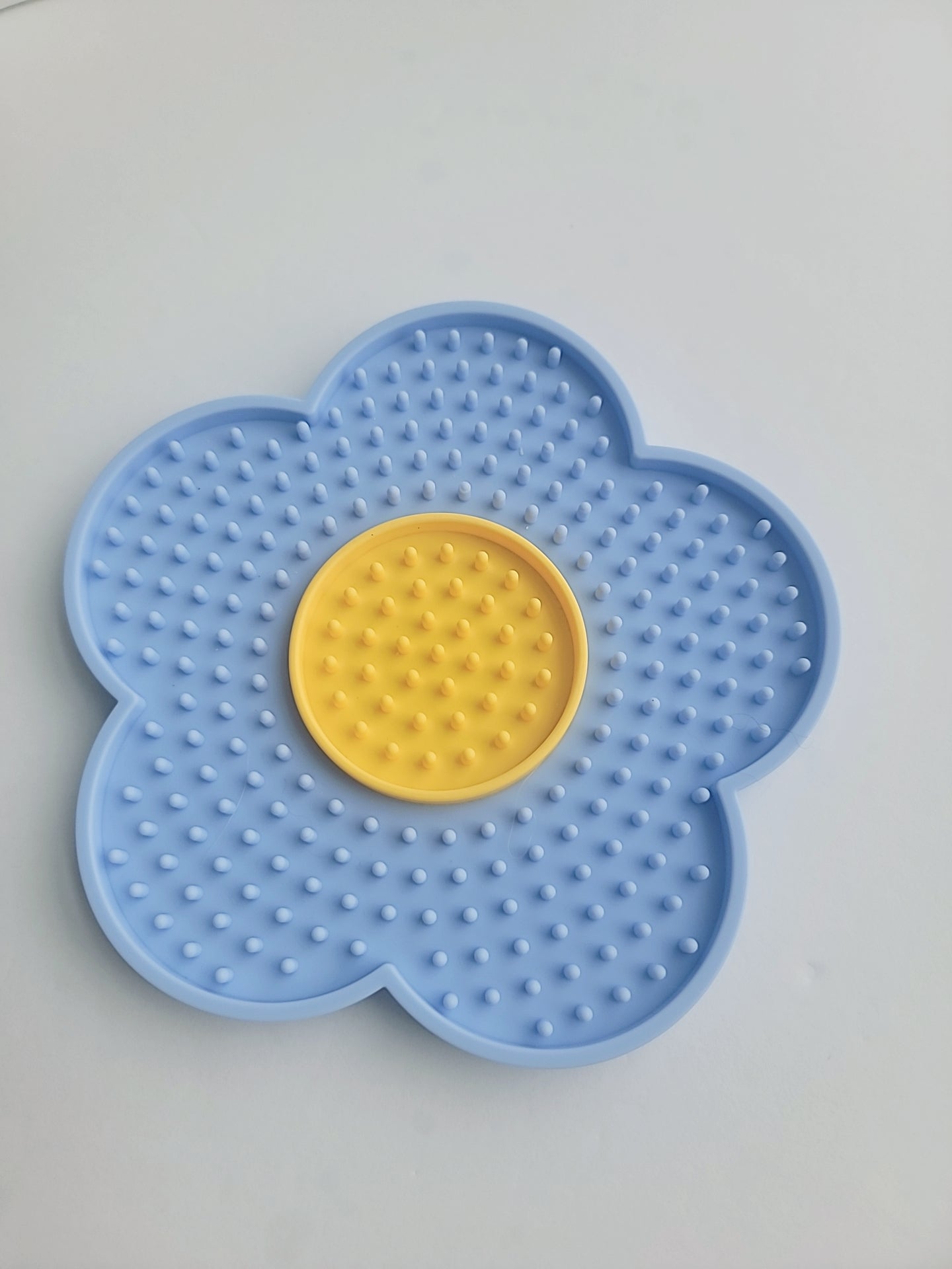 Small Flower Slow Feeder, Feeding Mat, Lick Mat (Cat/Dog)