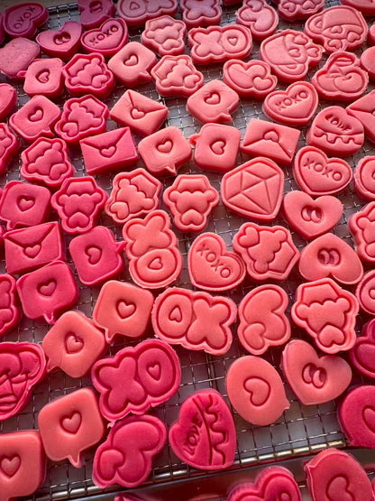 Lil' Pink Love Bites Mix | Food Toppers & Goat Milk Based | Crunchy | Assorted Design 15ct | 2.82oz/80g