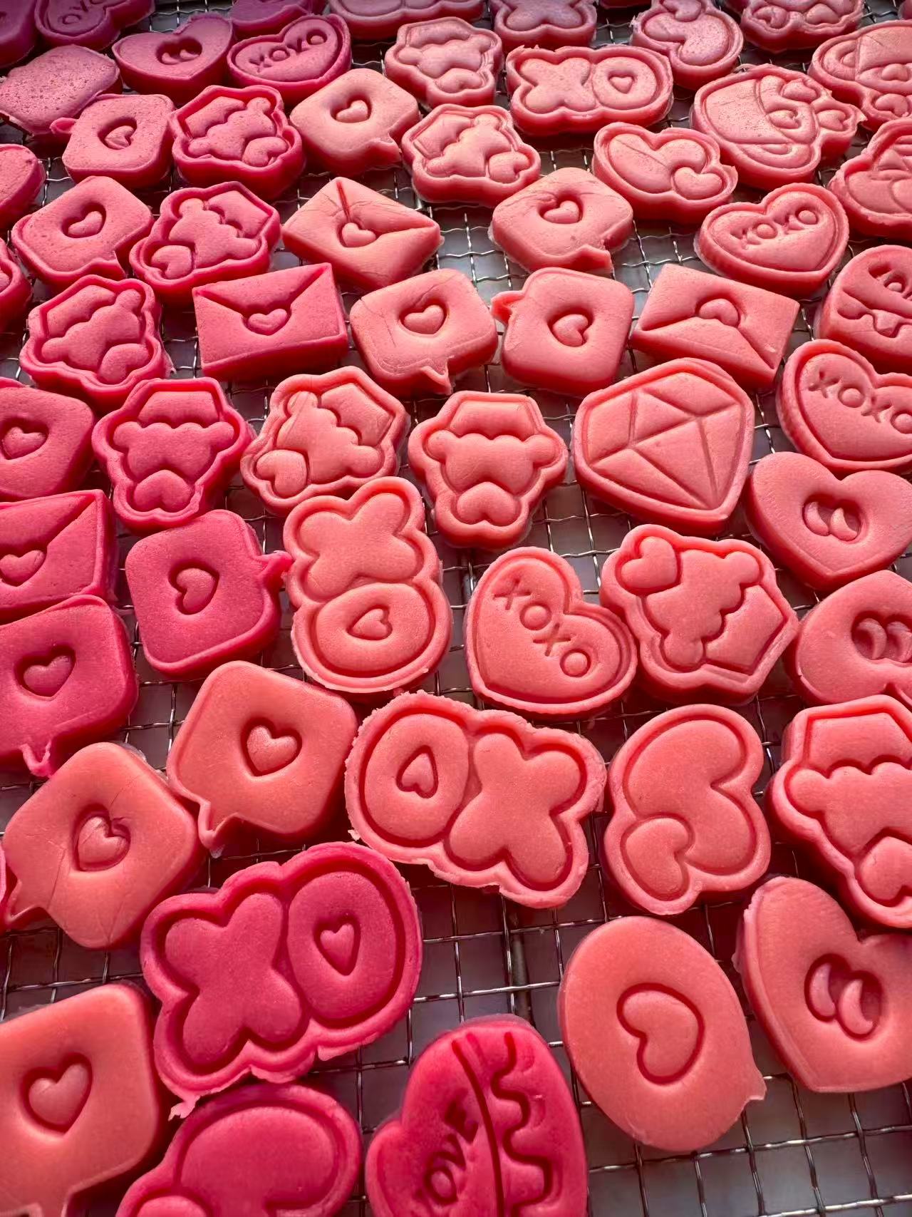 Lil' Pink Love Bites Mix | Food Toppers & Goat Milk Based | Crunchy | Assorted Design 15ct | 2.82oz/80g