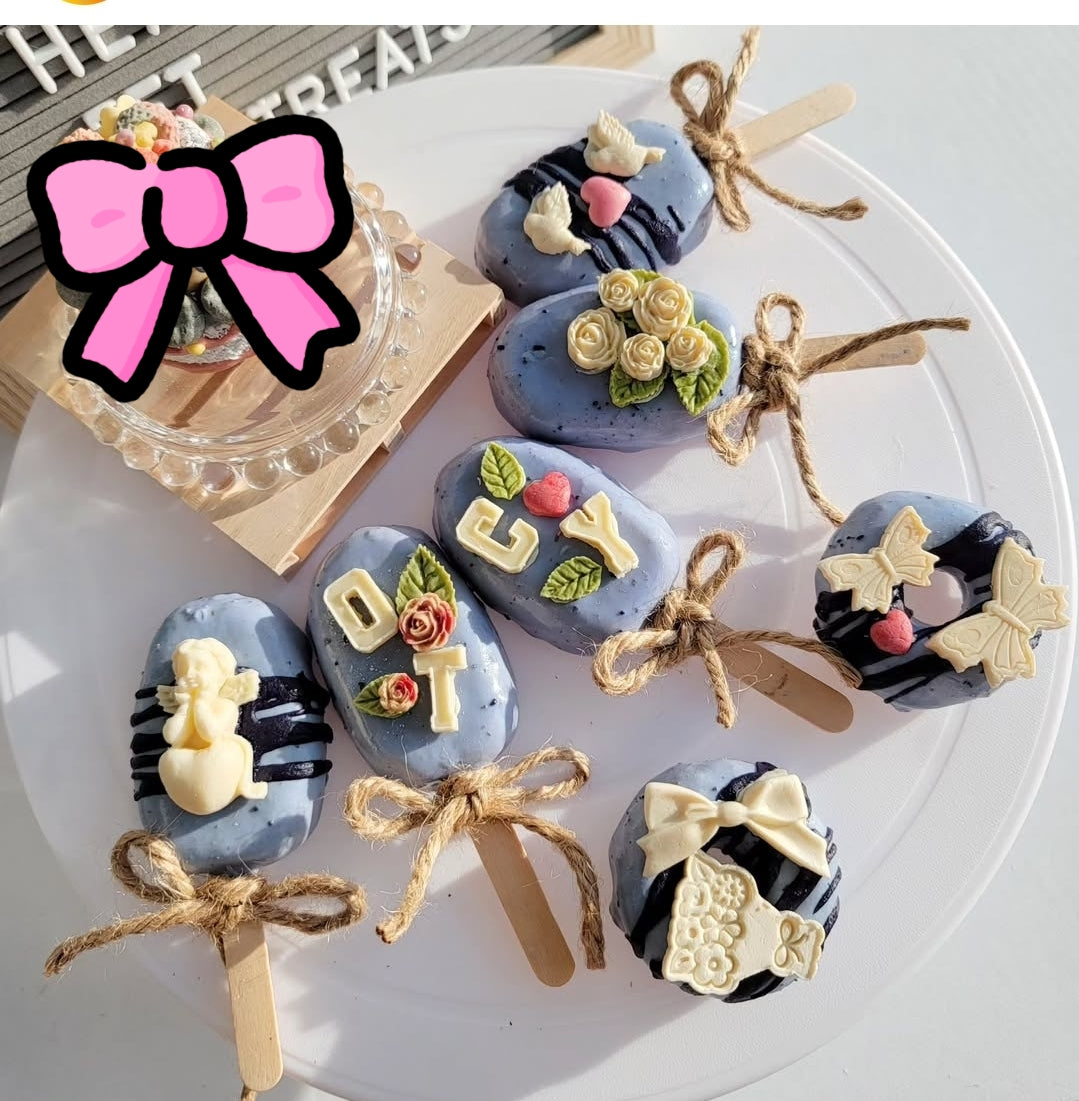 Customized Pupsicles | Dog & Cat Treats | 4ct per set | Assorted Designs | Dried Texture & No Refrigerator Needed | Nationwide Shipping