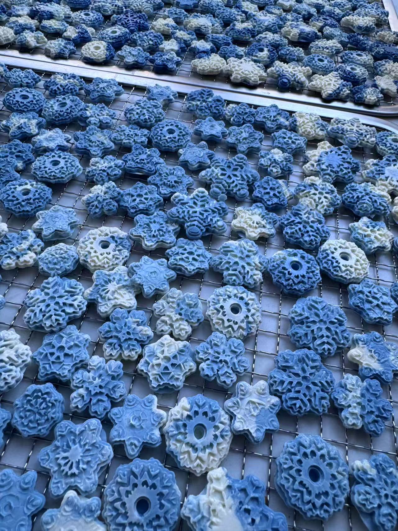 Snowflakes Candy Mix | Goat Milk Based | Crunchy | 1.8oz/50g Assorted Designs